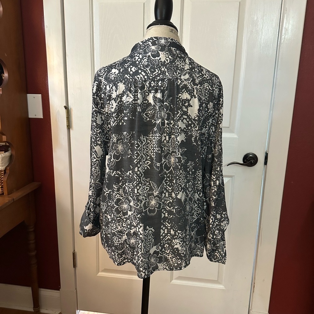 Ruby Rd. Monochrome Floral Tunic - Picture 4 of 12